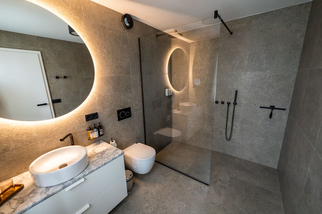 KLA Suites apartment photo 3